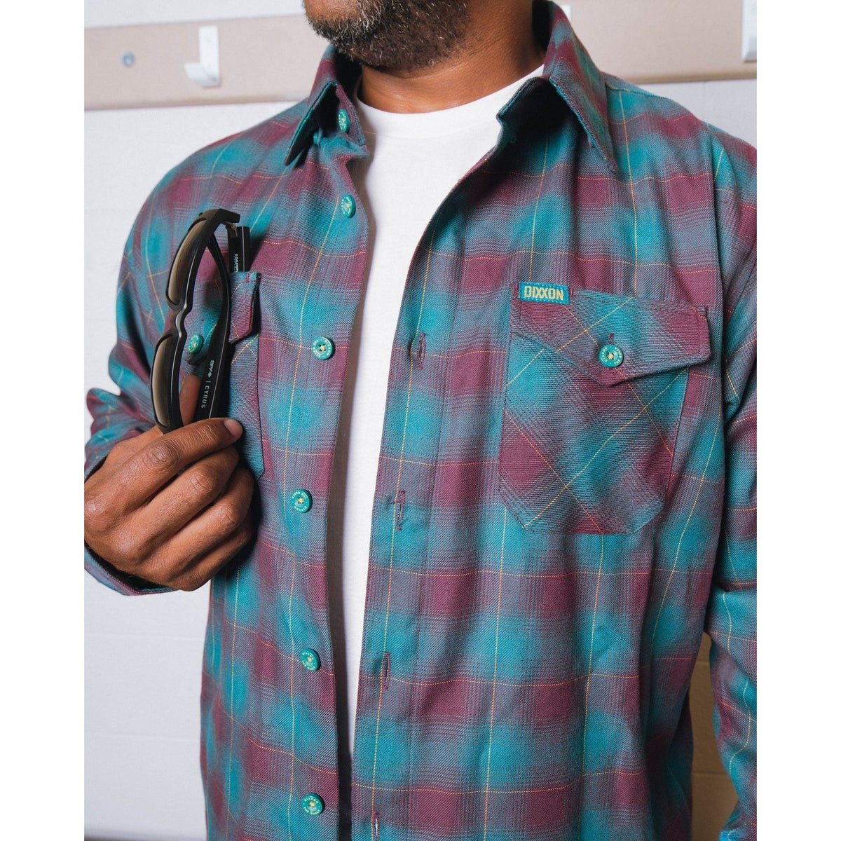 DIXXON-FLANNEL-THE-QUACK-WITH-BAG - FLANNEL - synikclothing.com