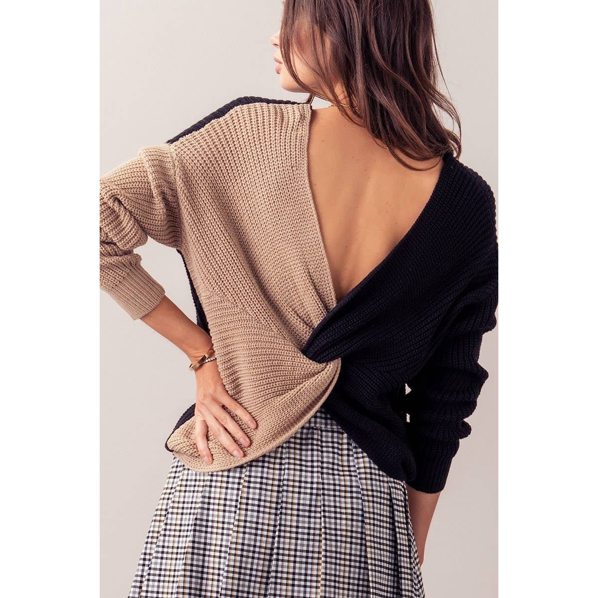 URBAN-DAIZY-COLORBLOCK-TWIST-OPEN-BACK-SWEATER - TANK TOP - synikclothing.com